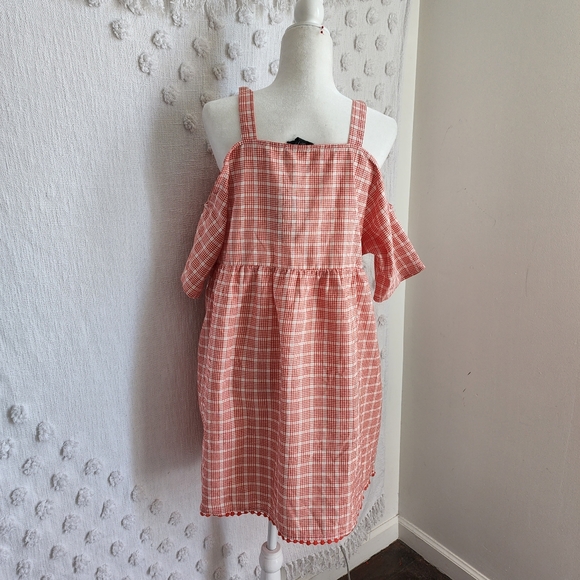 Very J Red and White Plaid Cold Shoulder Babydoll - Picture 5 of 11